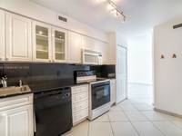 $2,600 / Month Apartment For Rent: Super LARGE Apartment Facing The BAY And DOWNTO...