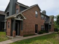 $1,475 / Month Apartment For Rent: 2/2 Detached Garage Available - Metro Real Esta...