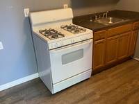 $750 / Month Apartment For Rent: 1544 State Street (B) - 1544 State Street (B) -...