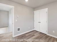 $2,500 / Month Apartment For Rent: 2900 Shore Pine Place Unit D - Landmark Real Es...
