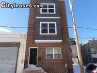 $2,500 / Month Townhouse For Rent