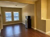 $800 / Month Apartment For Rent: Efficiency Studio (shared Bath) - 4R Management...