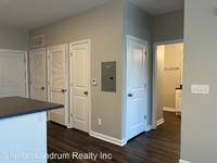 $875 / Month Apartment For Rent: 318 E. St. Cath #202 - Sharon Landrum Realty In...