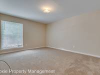 $1,195 / Month Apartment For Rent: 6762-B Trail Lake Dr. - Moxie Property Manageme...