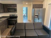 $1,050 / Month Room For Rent: 208 E Clark - Smile Student Living | ID: 10458789