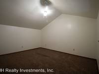 $750 / Month Apartment For Rent: 1901 E Lindsey #1D - RJH Realty Investments, In...