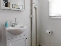 $900 / Month Apartment For Rent: 614 East Streeter Ave - Suite 4 - MiddleTown Pr...