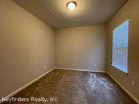 $1,450 / Month Home For Rent: 5908 Stumberg Ln Unit 36 - Keyfinders Realty, I...