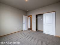 $1,900 / Month Apartment For Rent: 407 S. Kansas Loop - 722 - Sutton Apartments | ...