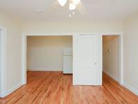 $1,095 / Month Home For Rent: Fantastic Lakeview Studio, 1 Bath ($1095 Per Mo...