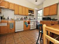 $3,900 / Month Condo For Rent: Spacious Recently Renovated Unit With Porch - M...