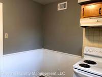 $875 / Month Apartment For Rent: 818 University #3 - Raven Property Management L...