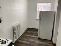 $595 / Month Apartment For Rent: 923 Douglas St - TSA 210 - Updated Studio Apart...