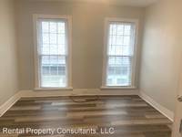 $1,100 / Month Apartment For Rent: 150 Lowell Ave NE - Unit 2 - 2 Bedroom Upper Un...