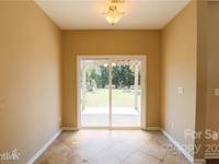 $2,200 / Month Home For Rent: Beds 3 Bath 2 Sq_ft 1399- IRental Homes | ID: 1...