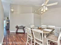 $5,850 / Month Home For Rent: 541 WINDSOR SQ. #201 SEASONAL RENTAL - Naples V...